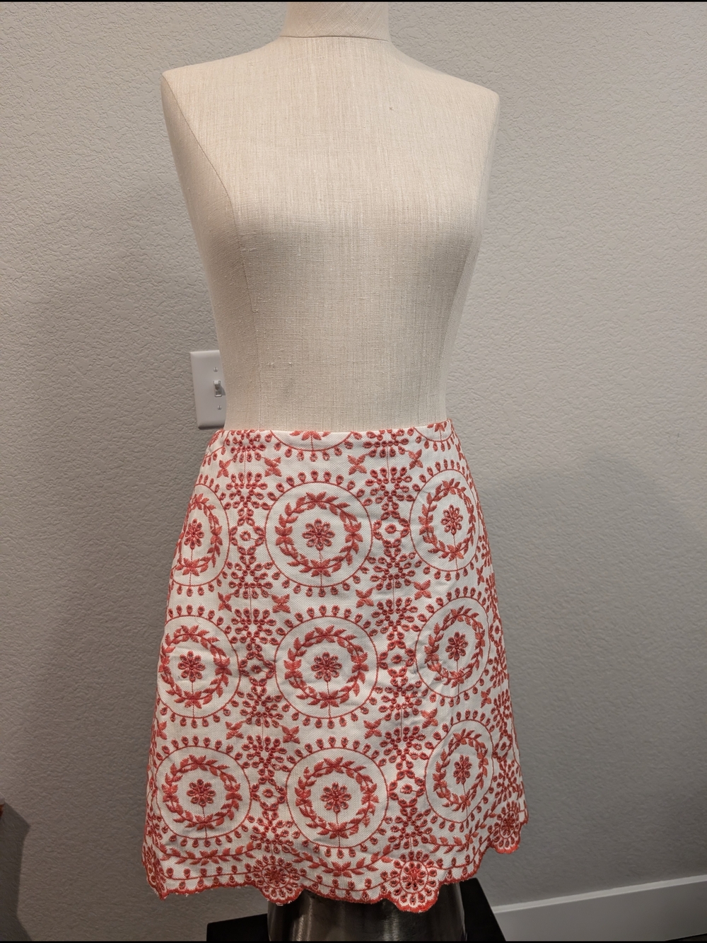 LOFT Ann Taylor Sz 6 White A-Line Boho Skirt with Coral Embroidery